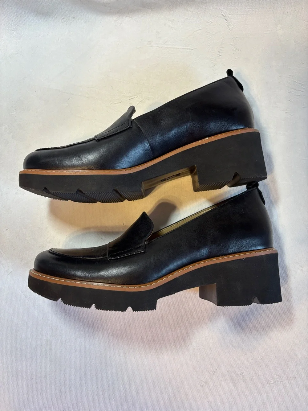 Naturalizer Cabaret Black Leather Slip-On Loafers with Contrast Welt, size 6